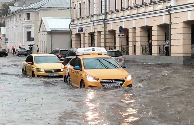 На Москву обрушился сильный дождь с градом