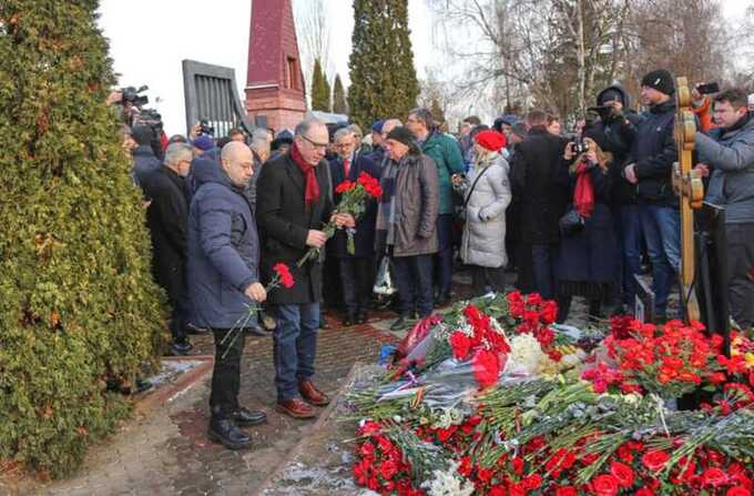 Дипломаты отдали дань памяти Алексею Навальному