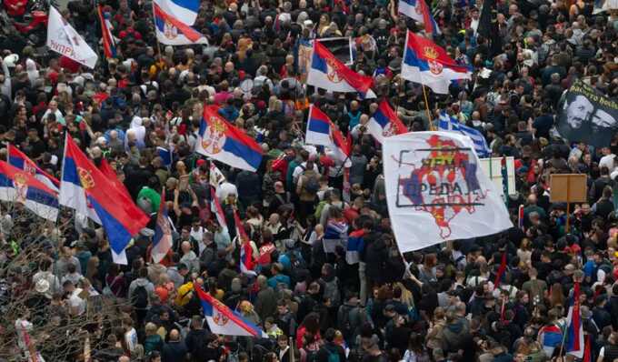 В Белграде с новой силой разгорелись массовые протесты против правительства