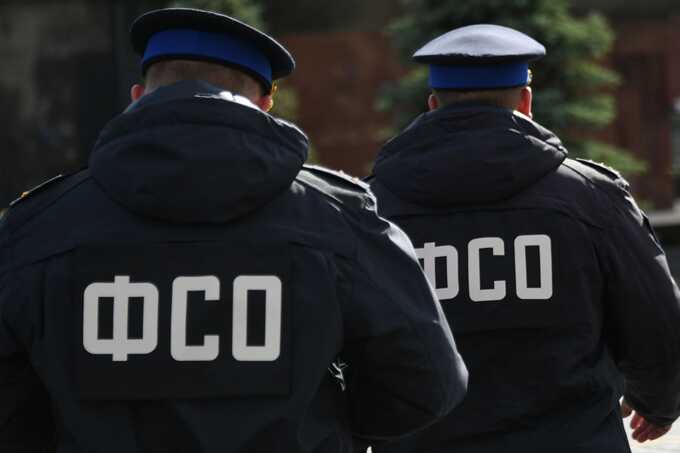 Спецназ и ФСО окружили внедорожник у Белорусского вокзала
