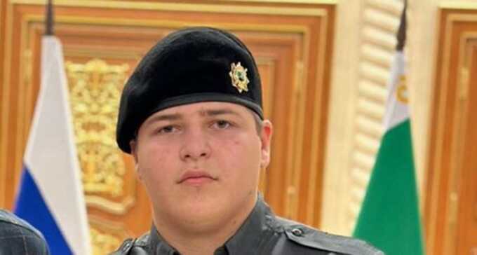 Адам Кадыров вручает береты чеченским силовым структурам