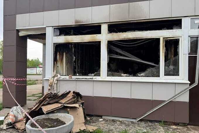 Задержали подозреваемого в поджоге штаба с помощью в Ленинградской области