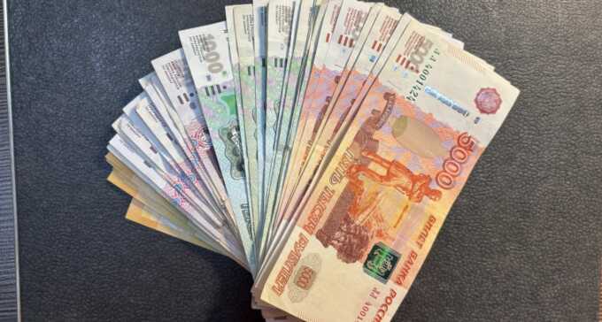 Извлекала выгоду из гибели солдат: сотрудник полиции передавал информацию для мошенничества с браком