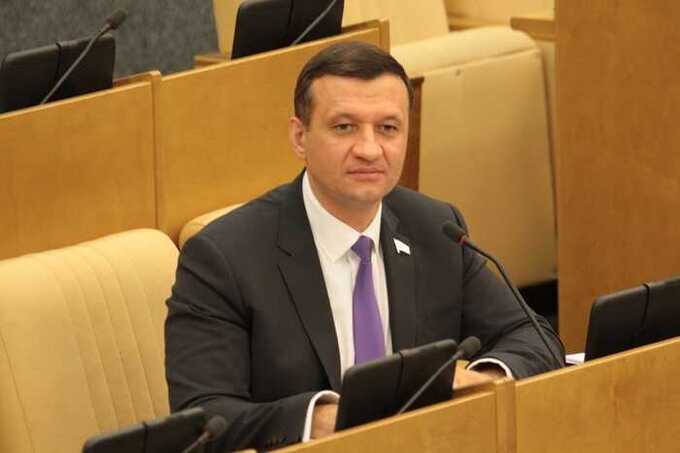 Савельевы и Травников укрепляют своё влияние в регионе, несмотря на федеральный центр